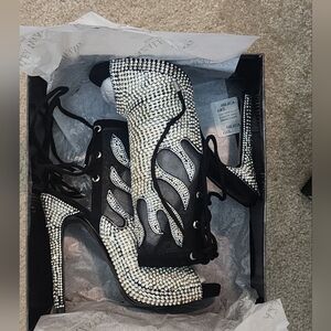 Azalea Wanf Elegant Black and Silver Women's Heels Size 7.5